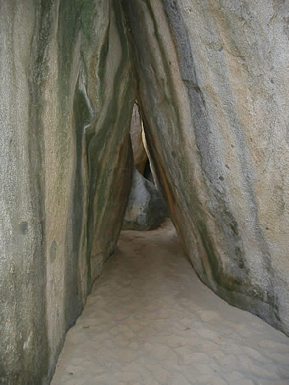 virgin-gorda-gola-tra-le-rocce.jpg
