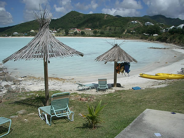 antigua-cocobay-resort-ombrelloni.jpg