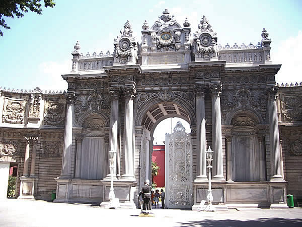 dolmabahce-porta-ingresso.jpg