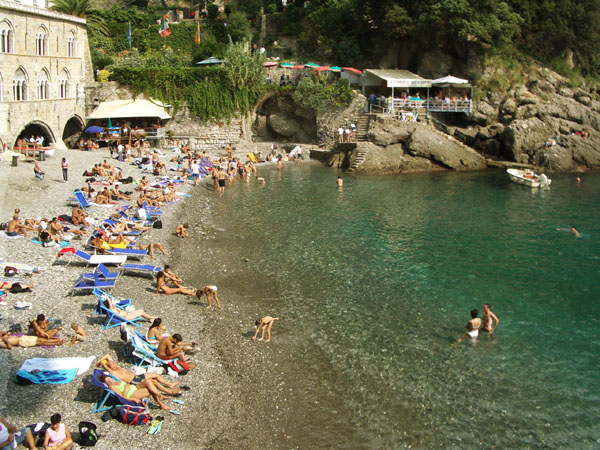 san fruttuoso-spiaggia2