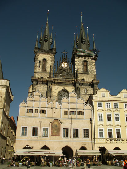 Praga-lady before Tyn 4