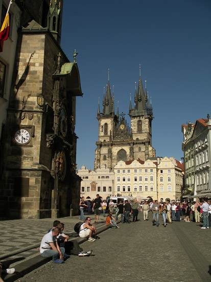 Praga-lady before Tyn 5