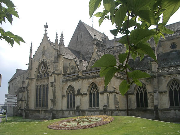 cherbourg-basilica-della-trinita-3.jpg