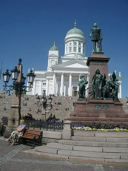 helsinki-cattedrale-luteranaestatue-1.jpg