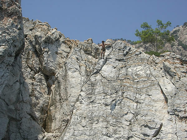 marmaris-ragazzo-tuffo-da-26-metri.jpg