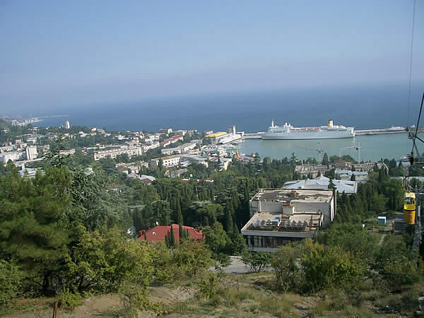 yalta-veduta-dallalto.jpg